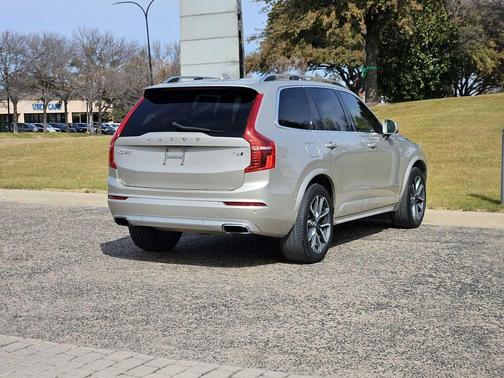 2018 Volvo XC90 T6 Momentum