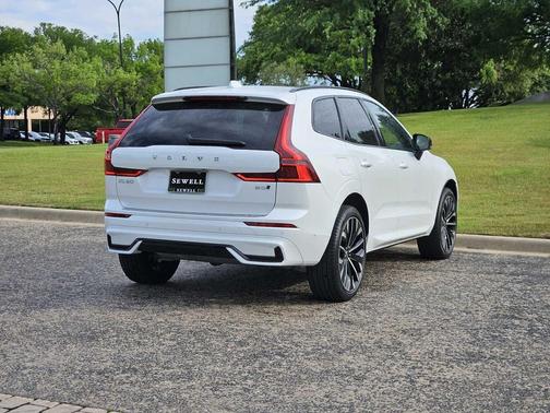 WHITE 2026 Volvo XC60 B5 Ultra
