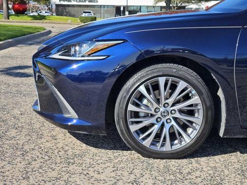 2021 Lexus ES 300h Base