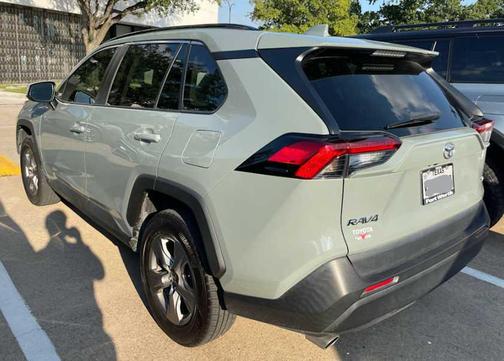 2022 Toyota RAV4 XLE