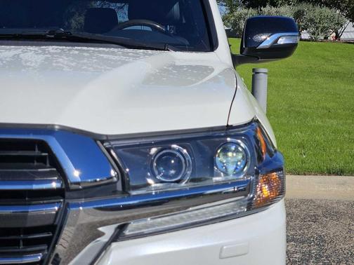 2021 Toyota Land Cruiser Base