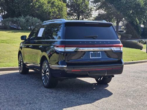 Infinite Black Metallic Clearcoat 2023 Lincoln Navigator Black Label