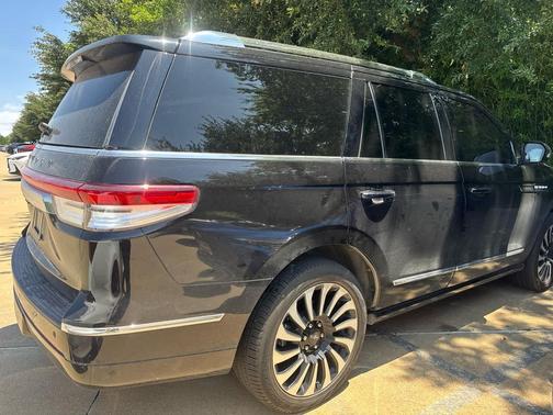 Infinite Black Metallic Clearcoat 2023 Lincoln Navigator Black Label