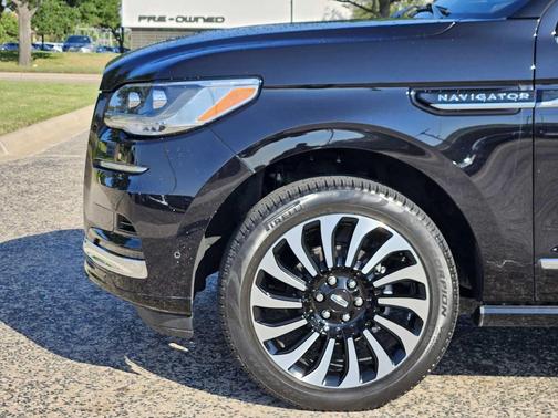 Infinite Black Metallic Clearcoat 2023 Lincoln Navigator Black Label