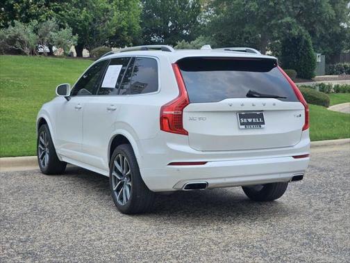 2018 Volvo XC90 T6 Momentum