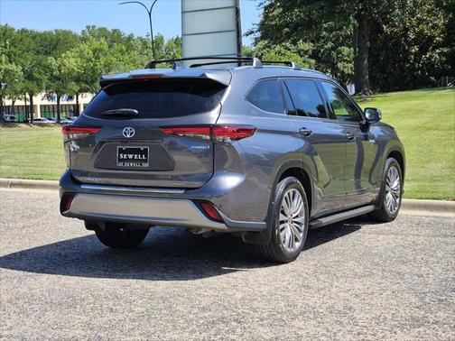 2021 Toyota Highlander Hybrid Platinum