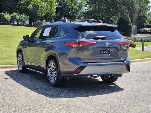 2021 Toyota Highlander Hybrid Platinum