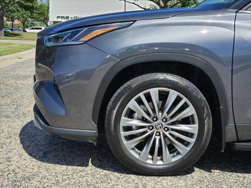 2021 Toyota Highlander Hybrid Platinum