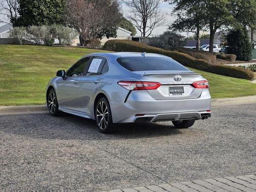 2020 Toyota Camry SE