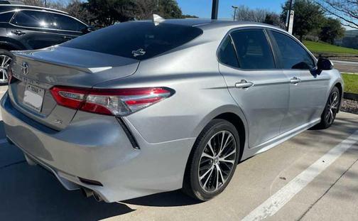 2020 Toyota Camry SE