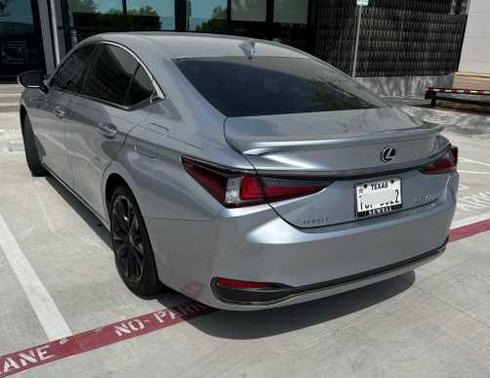 Iridium 2023 Lexus ES 300h F SPORT Handling