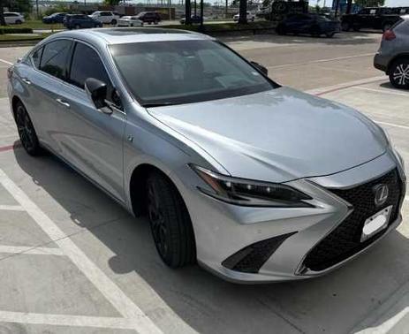 Iridium 2023 Lexus ES 300h F SPORT Handling