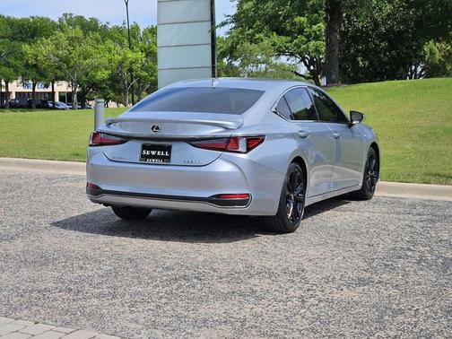 Iridium 2023 Lexus ES 300h F SPORT Handling