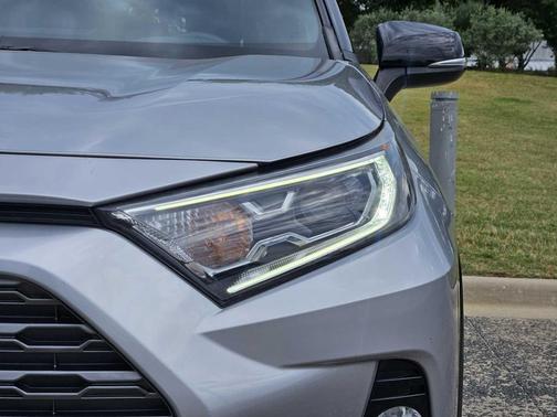 Silver Sky Metallic w/Midnight Black Roof 2020 Toyota RAV4 Hybrid SE