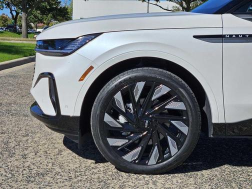 2024 Lincoln Nautilus Reserve