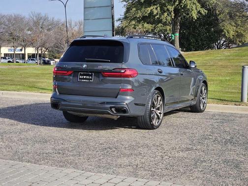 2021 BMW X7 M50i