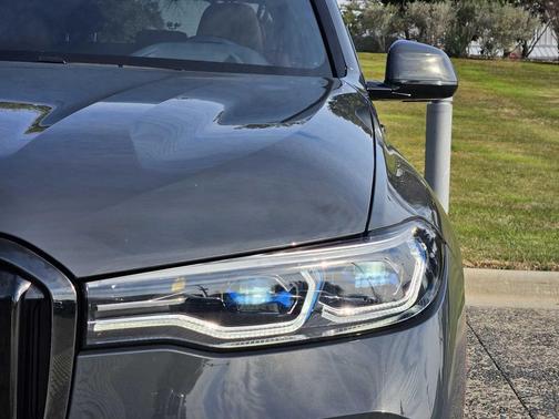 2021 BMW X7 M50i