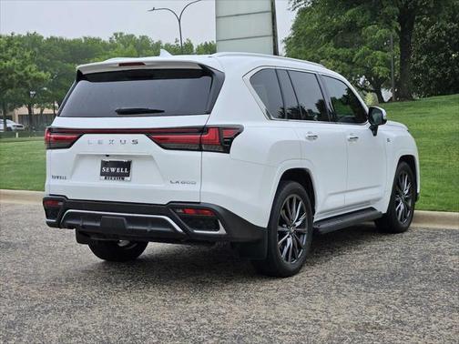 2022 Lexus LX 600 Base