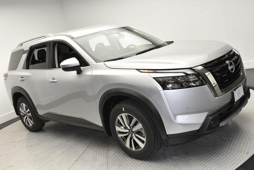 2025 Nissan Pathfinder SL 4WD