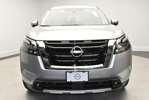 2025 Nissan Pathfinder SL 4WD