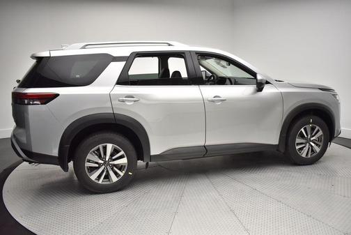 2025 Nissan Pathfinder SL 4WD