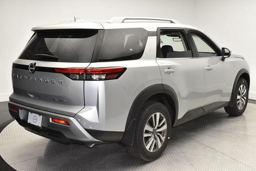 2025 Nissan Pathfinder SL 4WD