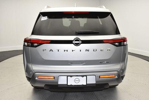 2025 Nissan Pathfinder SL 4WD