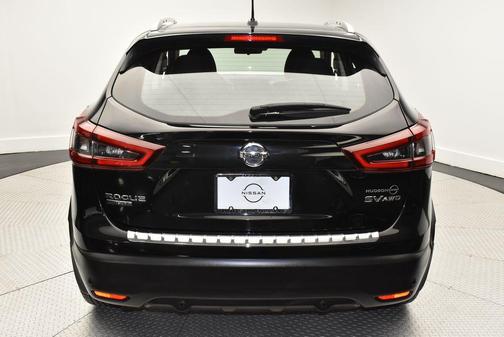 2022 Nissan Rogue Sport SV