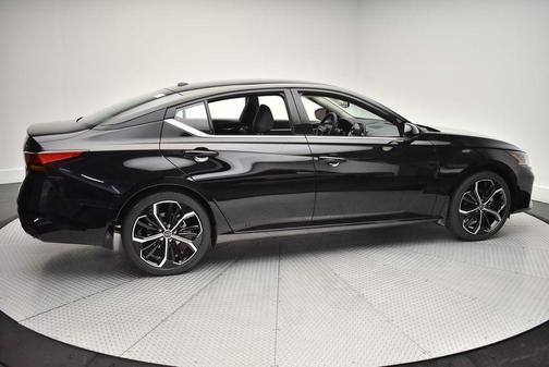 2025 Nissan Altima SR FWD