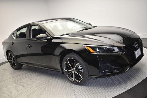 2025 Nissan Altima SR FWD