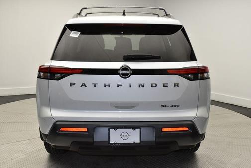 Everest White P 2026 Nissan Pathfinder SL
