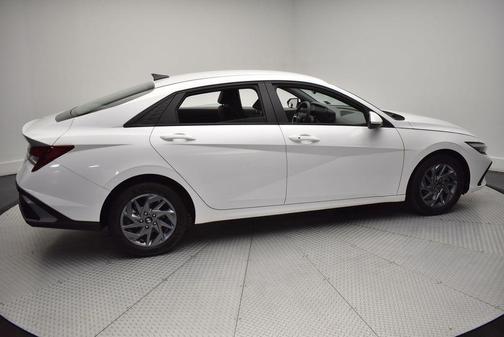 White 2024 Hyundai ELANTRA SEL