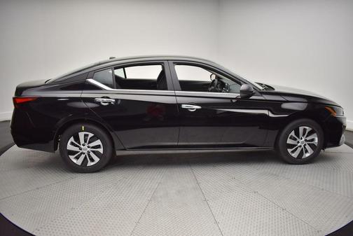 2025 Nissan Altima S FWD