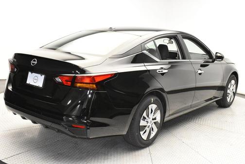 2025 Nissan Altima S FWD