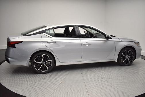 2025 Nissan Altima SR FWD
