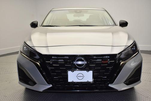2025 Nissan Altima SR FWD