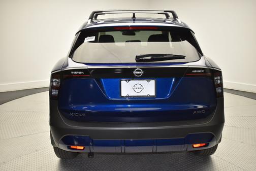 Deep Blue Pearl 2027 Nissan Kicks SV