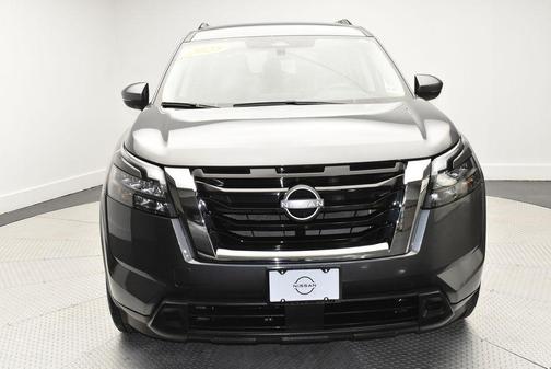 2025 Nissan Pathfinder SV 4WD