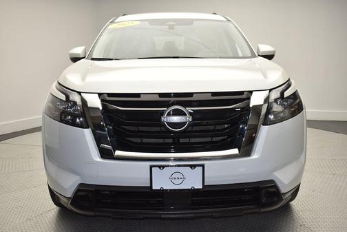 2025 Nissan Pathfinder SV 4WD