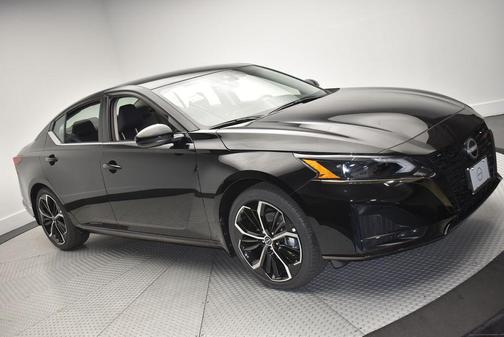 2025 Nissan Altima SR FWD