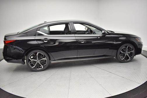 2025 Nissan Altima SR FWD