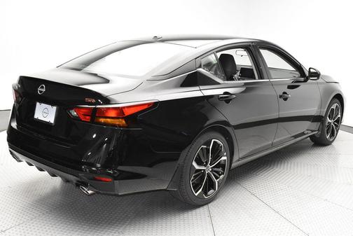 2025 Nissan Altima SR FWD
