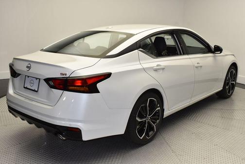 2025 Nissan Altima SR FWD