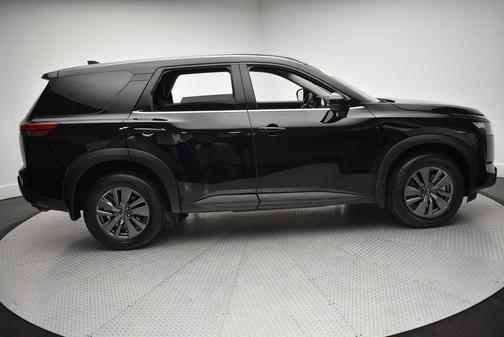 2024 Nissan Pathfinder S