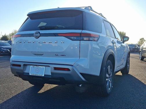 2025 Nissan Pathfinder SL 4WD
