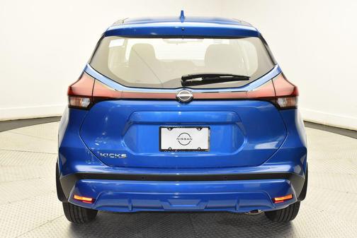 2025 Nissan Kicks S