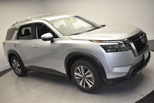 2025 Nissan Pathfinder SL 4WD