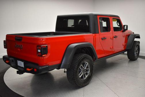 Firecracker Red Clearcoat 2026 Jeep Gladiator Mojave