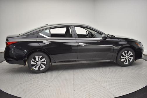 2025 Nissan Altima S FWD