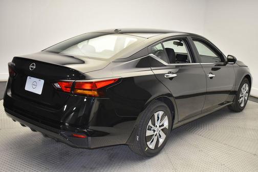 2025 Nissan Altima S FWD